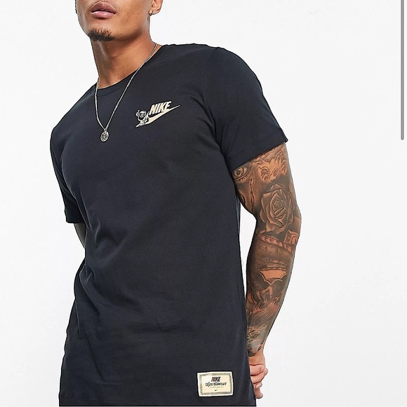 NWOT Nike Tee - Picture 3 of 8